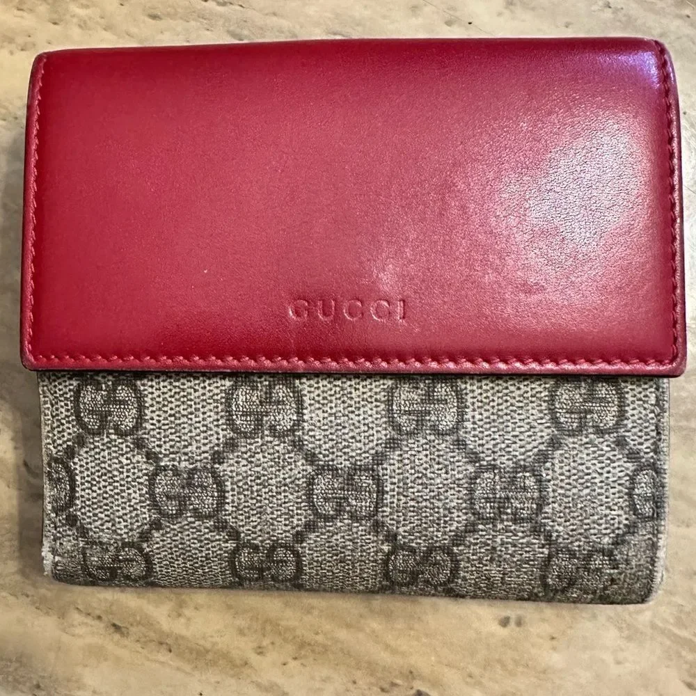 Used Gucci GG bifold wallet. - Picture 7 of 8